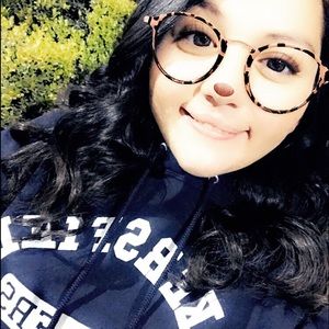 Meet your Posher, Crystal
